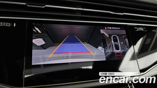 Audi Q8 2023 — photo 21
