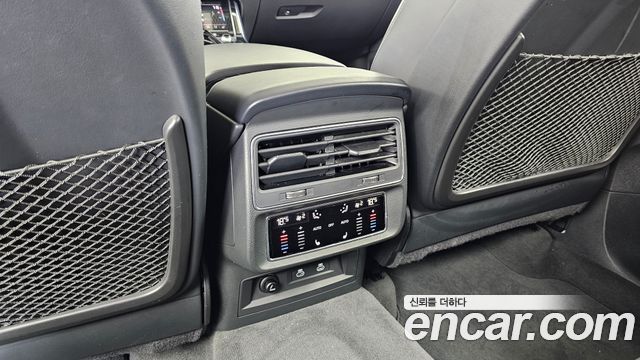 Audi Q8 2023 — photo 25