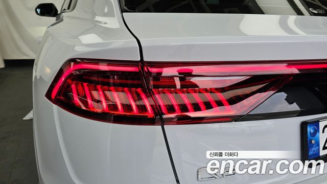 Audi Q8 2023 — photo 9