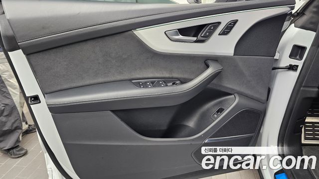 Audi Q8 2023 — photo 14