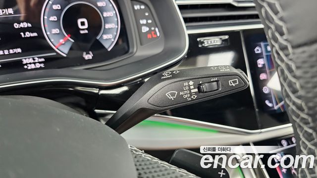 Audi Q8 2023 — photo 27