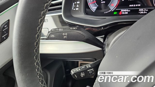 Audi Q8 2023 — photo 28