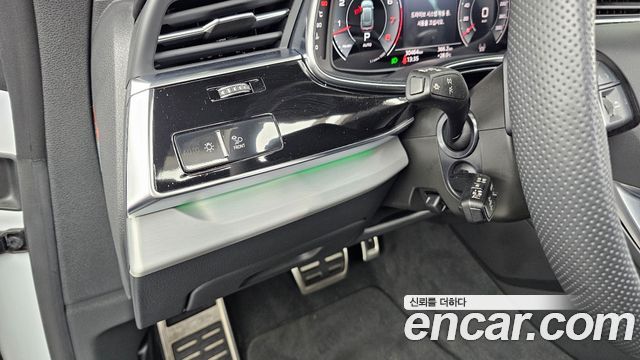 Audi Q8 2023 — photo 32