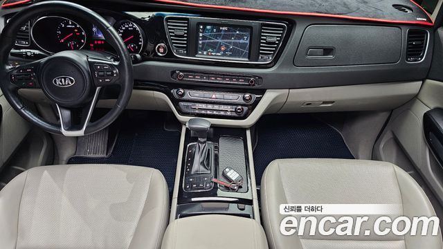 Kia Canival 2018 — photo 7