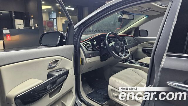 Kia Canival 2018 — photo 10