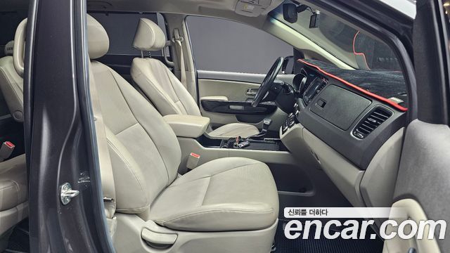 Kia Canival 2018 — photo 11