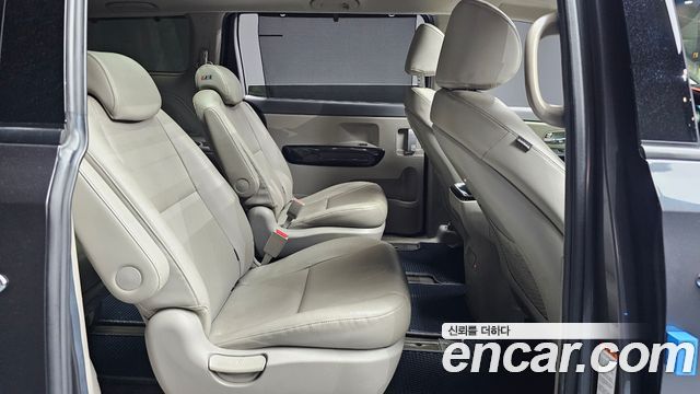 Kia Canival 2018 — photo 12
