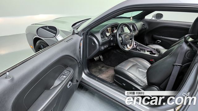 Dodge Challenger 2017 — photo 13