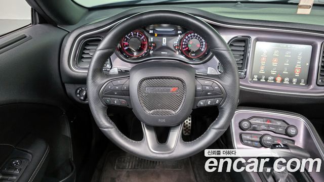 Dodge Challenger 2017 — photo 18