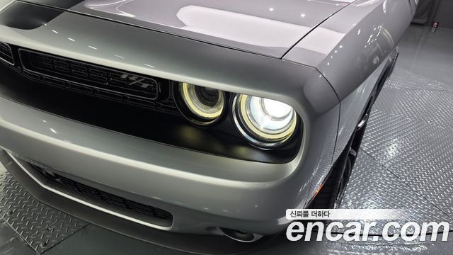 Dodge Challenger 2017 — photo 8