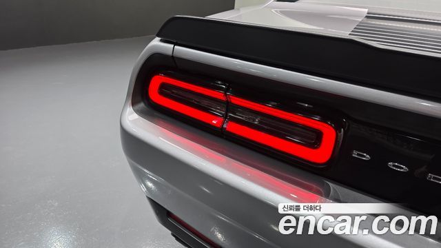 Dodge Challenger 2017 — photo 9