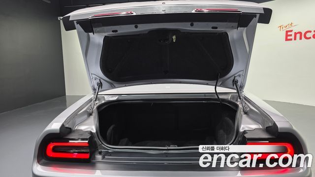Dodge Challenger 2017 — photo 30