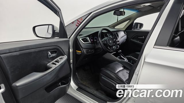 Kia Carens 2017 — photo 10