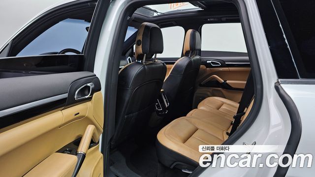 Porsche Cayenne 2016 — photo 11
