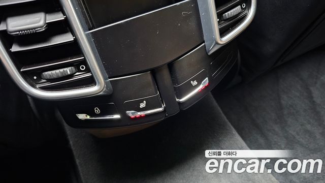 Porsche Cayenne 2016 — photo 12