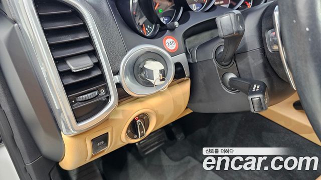 Porsche Cayenne 2016 — photo 17
