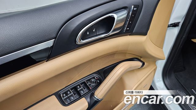 Porsche Cayenne 2016 — photo 18