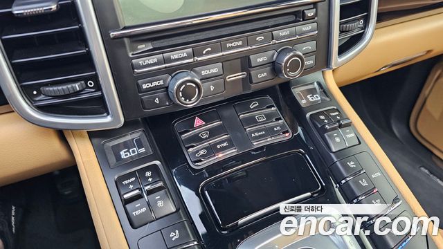 Porsche Cayenne 2016 — photo 20