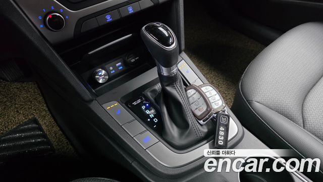 Hyundai AVANTE 2018 — photo 12