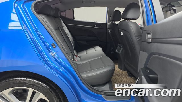 Hyundai AVANTE 2018 — photo 17