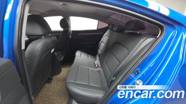 Hyundai AVANTE 2018 — photo 18