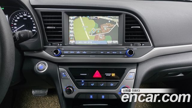 Hyundai AVANTE 2018 — photo 19