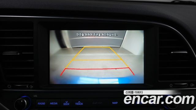Hyundai AVANTE 2018 — photo 22