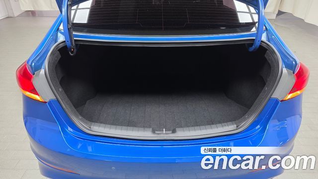 Hyundai AVANTE 2018 — photo 23