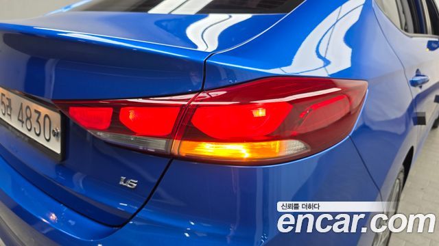 Hyundai AVANTE 2018 — photo 9