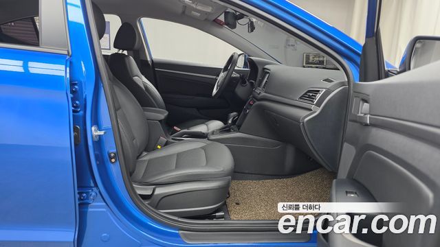 Hyundai AVANTE 2018 — photo 16
