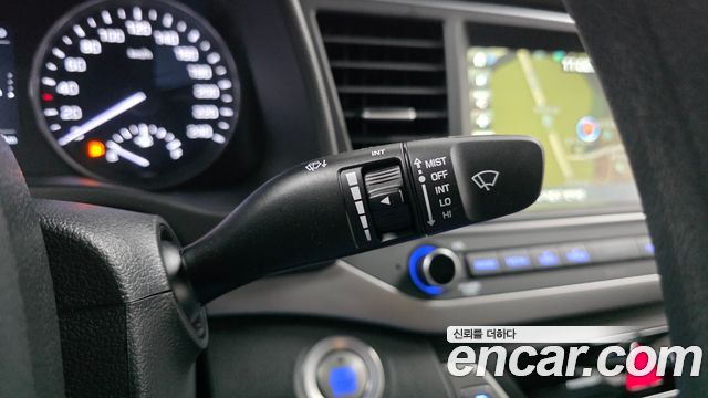 Hyundai AVANTE 2018 — photo 28
