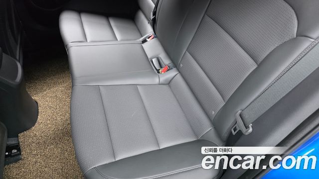 Hyundai AVANTE 2018 — photo 30