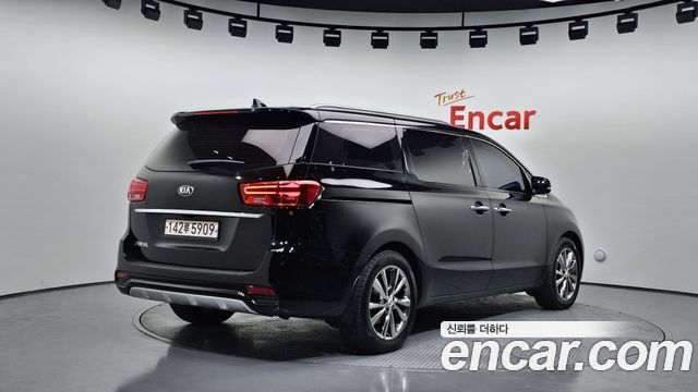 Kia Canival 2019 — photo 2