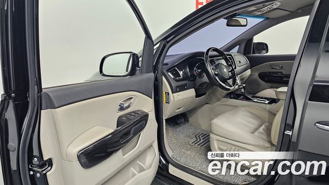 Kia Canival 2019 — photo 10