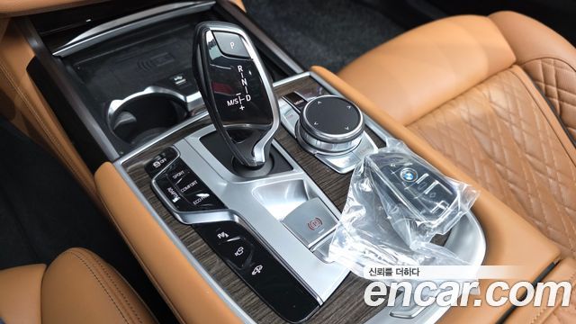 BMW 7-Series 2020 — photo 12
