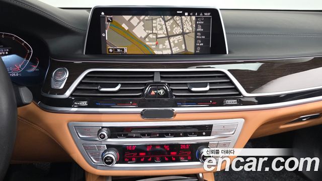BMW 7-Series 2020 — photo 20