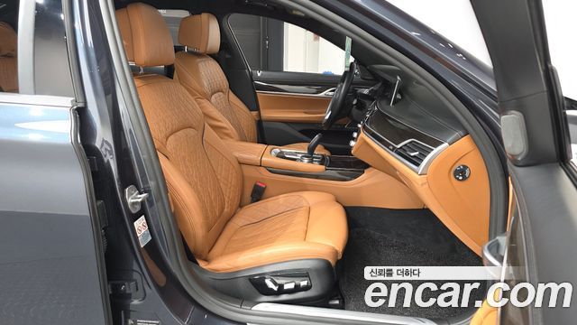 BMW 7-Series 2020 — photo 16