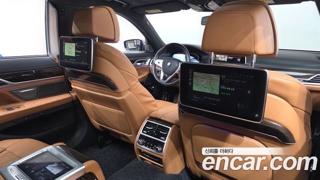 BMW 7-Series 2020 — photo 28
