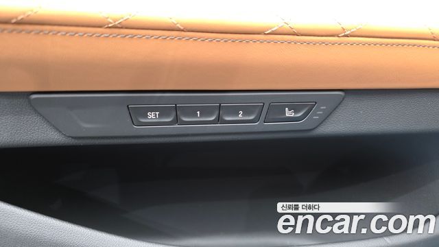 BMW 7-Series 2020 — photo 33