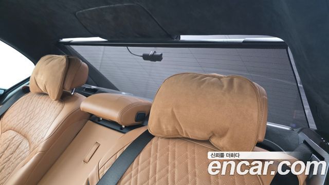 BMW 7-Series 2020 — photo 36