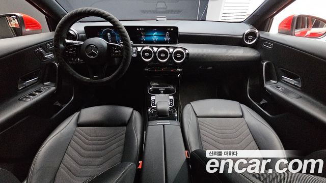 Mercedes-Benz A-Class 2019 — photo 10