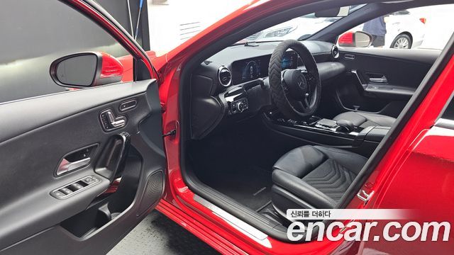Mercedes-Benz A-Class 2019 — photo 13