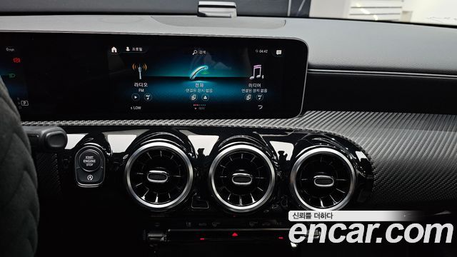 Mercedes-Benz A-Class 2019 — photo 19