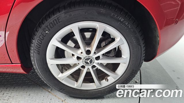 Mercedes-Benz A-Class 2019 — photo 7