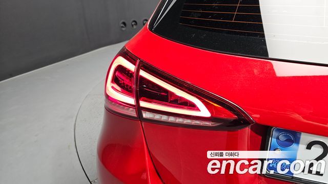 Mercedes-Benz A-Class 2019 — photo 9