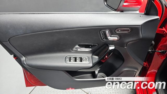 Mercedes-Benz A-Class 2019 — photo 14