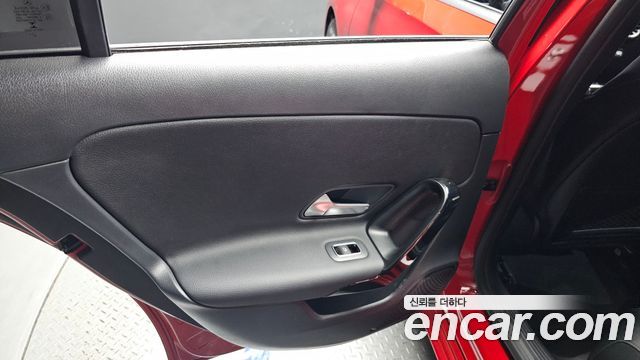 Mercedes-Benz A-Class 2019 — photo 15