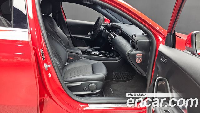 Mercedes-Benz A-Class 2019 — photo 16
