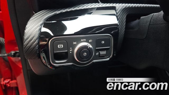 Mercedes-Benz A-Class 2019 — photo 28