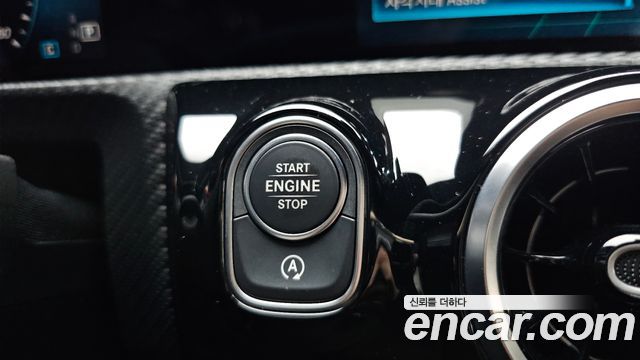 Mercedes-Benz A-Class 2019 — photo 29